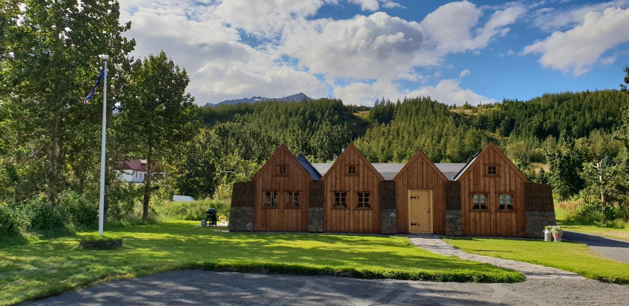 Islandsbaerinn /Old Farm Akureyri Exterior photo